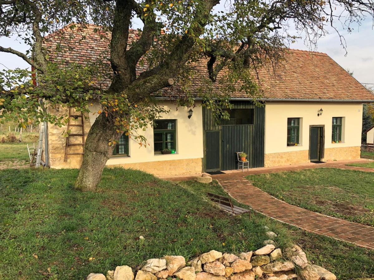 Hotel Edenkert Vendeghazak Pécsvárad Exterior foto